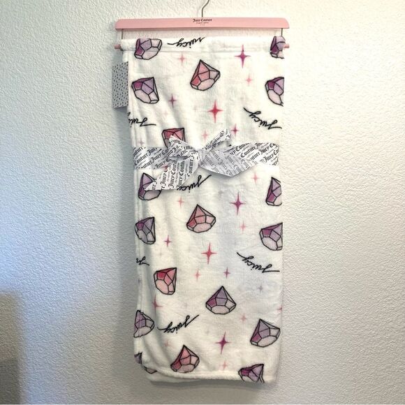 NWT Juicy Couture Diamond Pattern White Blanket Throw 50”x60” - Picture 4 of 4